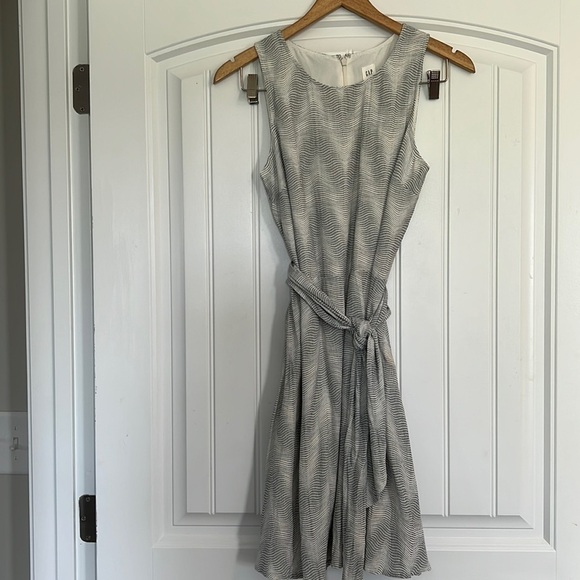 NWT GAP Tie Waist Chevron Print Dress XS - Picture 3 of 11